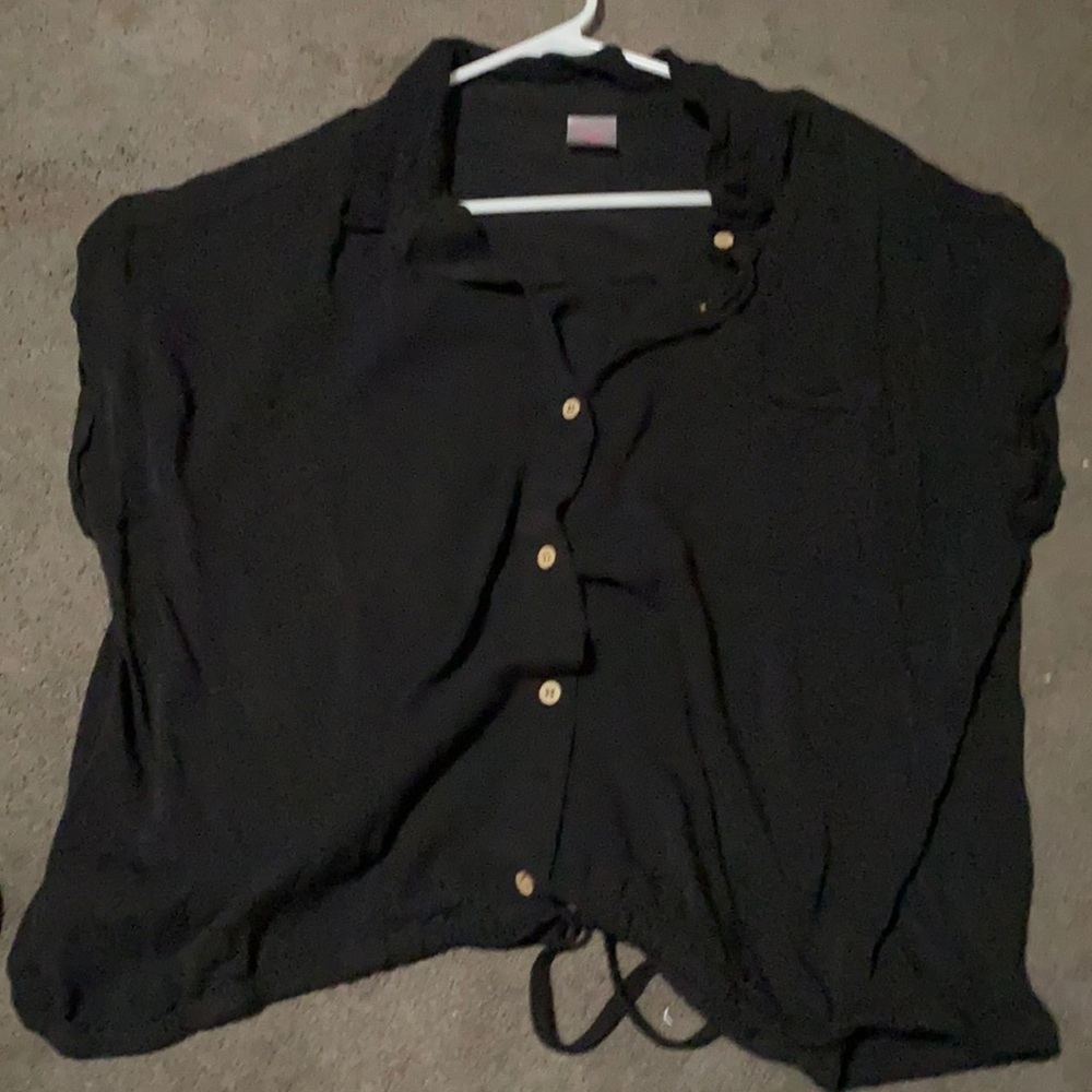 Black Pocketed Cropped Tee